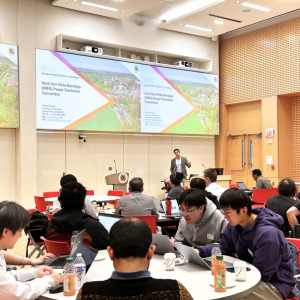 ISR Director Alireza Khaligh presenting at the Semiconductor Retreat